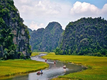 Ninh Bing tours.  Raft through Vietnam's countryside.